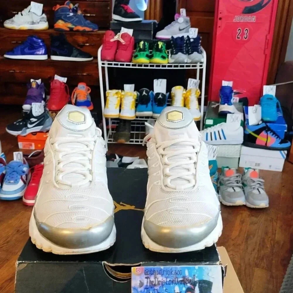 Nike Air Max Plus Gs White Metallic Silver size 5.5Y (Pre-Owned) - Picture 2 of 5